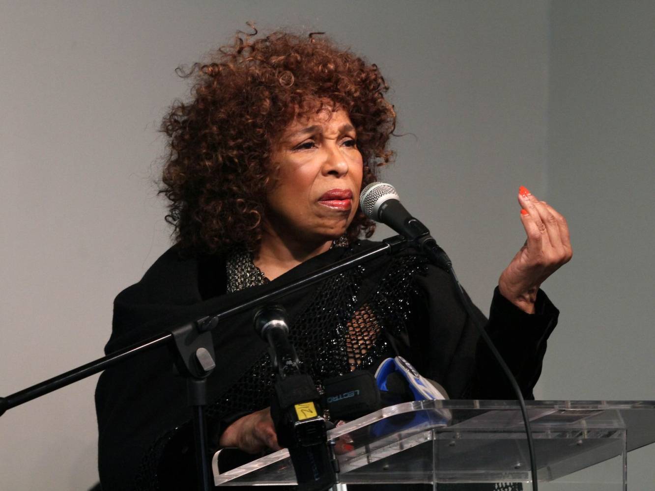 Picture Round Picture Of..